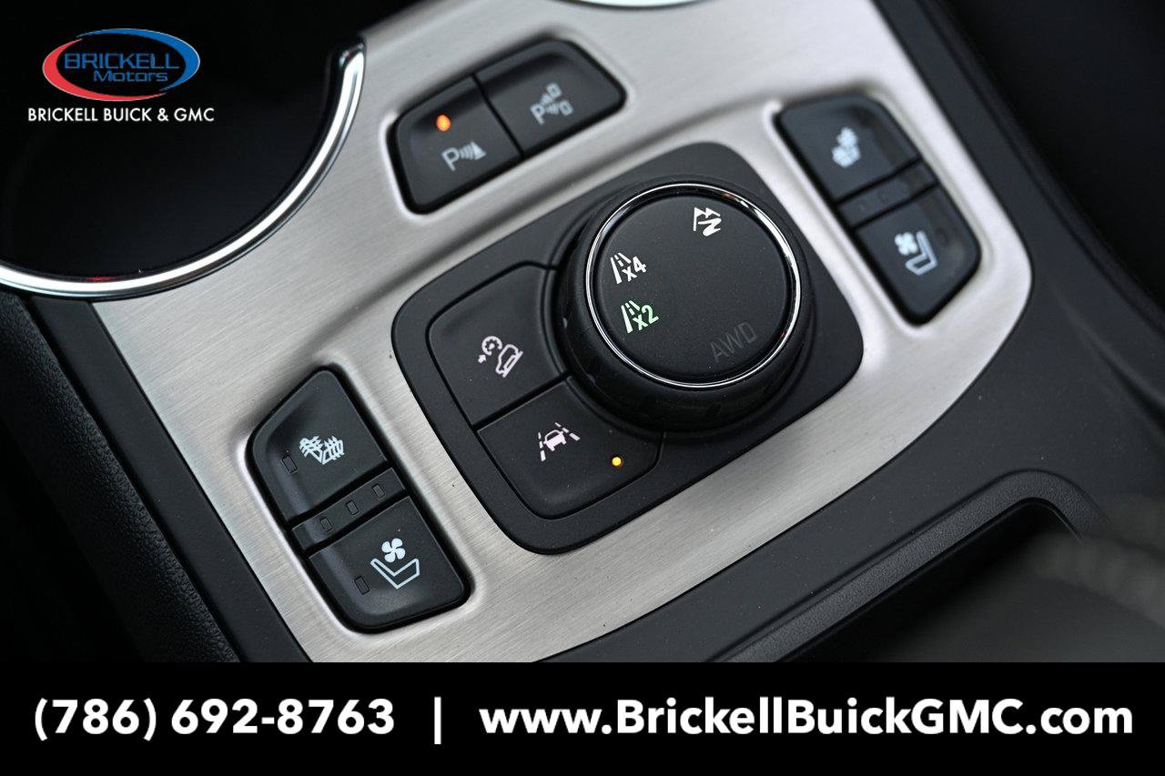 Used 2024 GMC Terrain Denali w/ Denali Premium Package AWD/4WD image 48