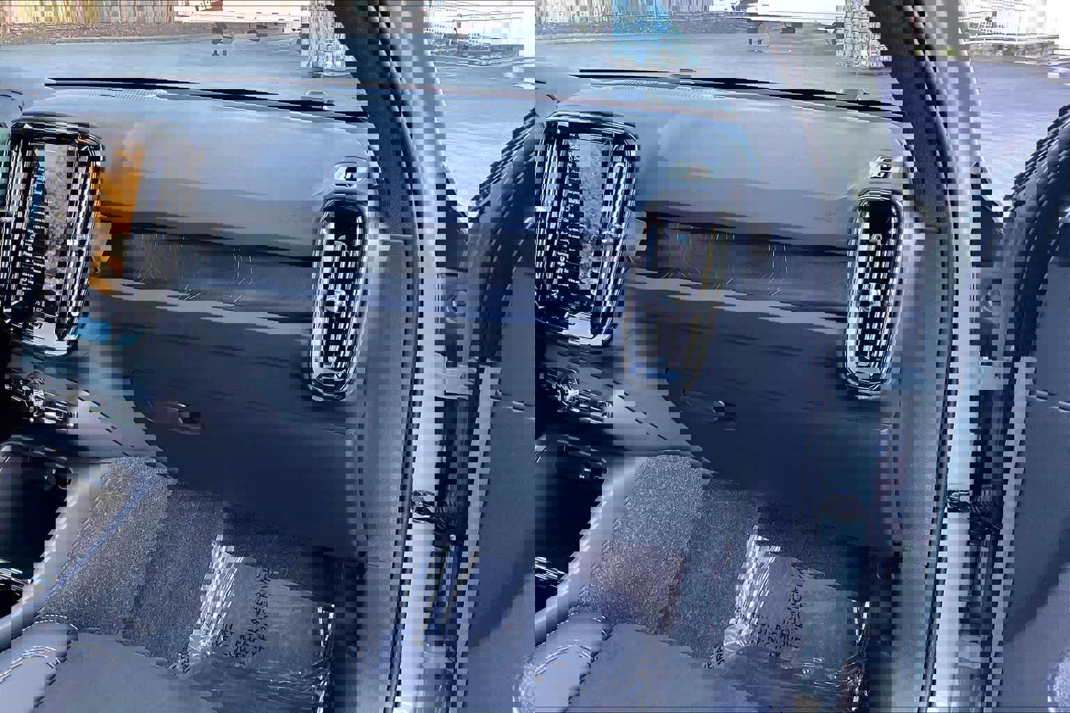 Used 2023 Volvo C40 P8 Recharge Ultimate image 19