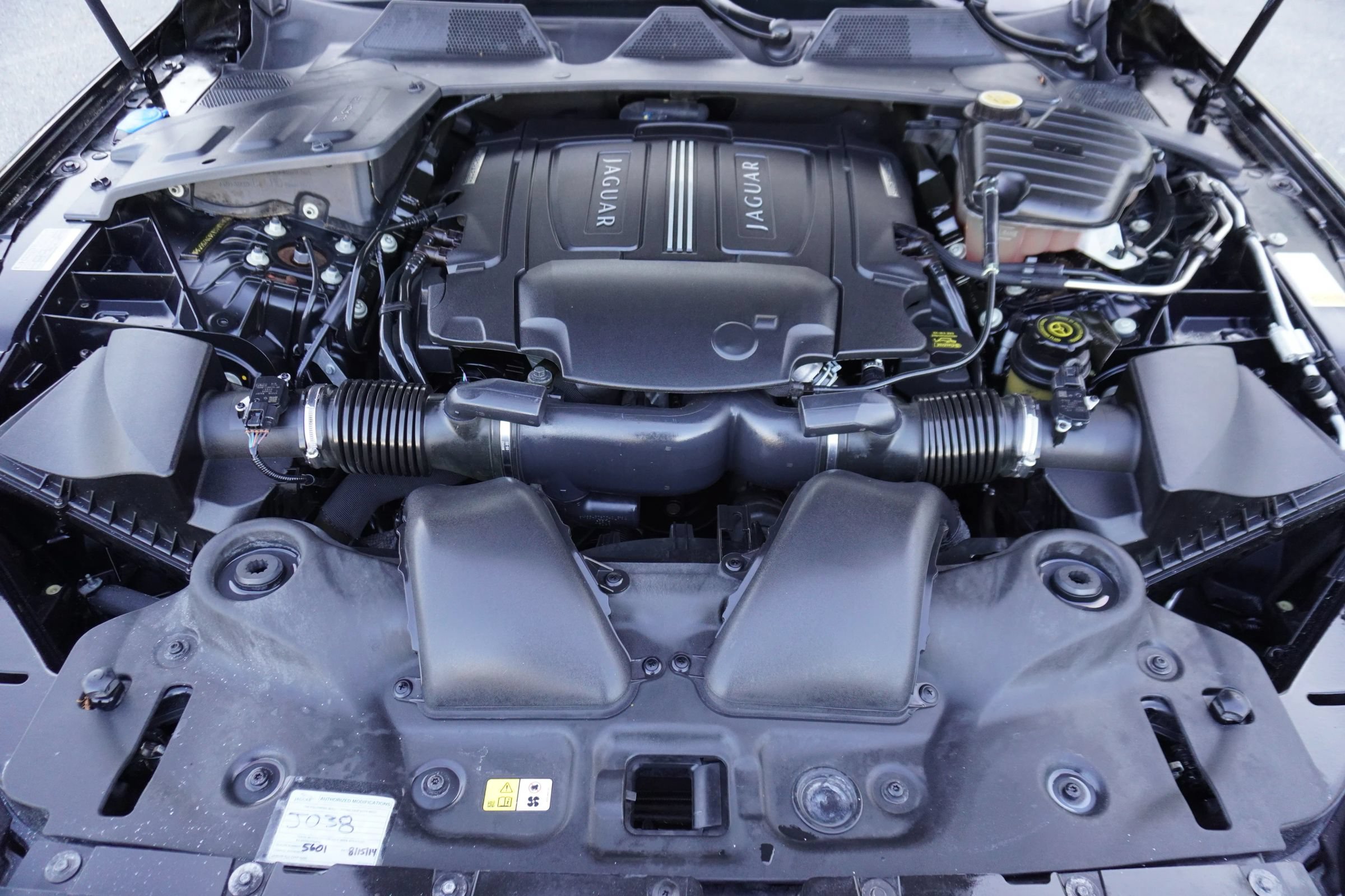 Used 2012 Jaguar XJ Supercharged RWD image 26