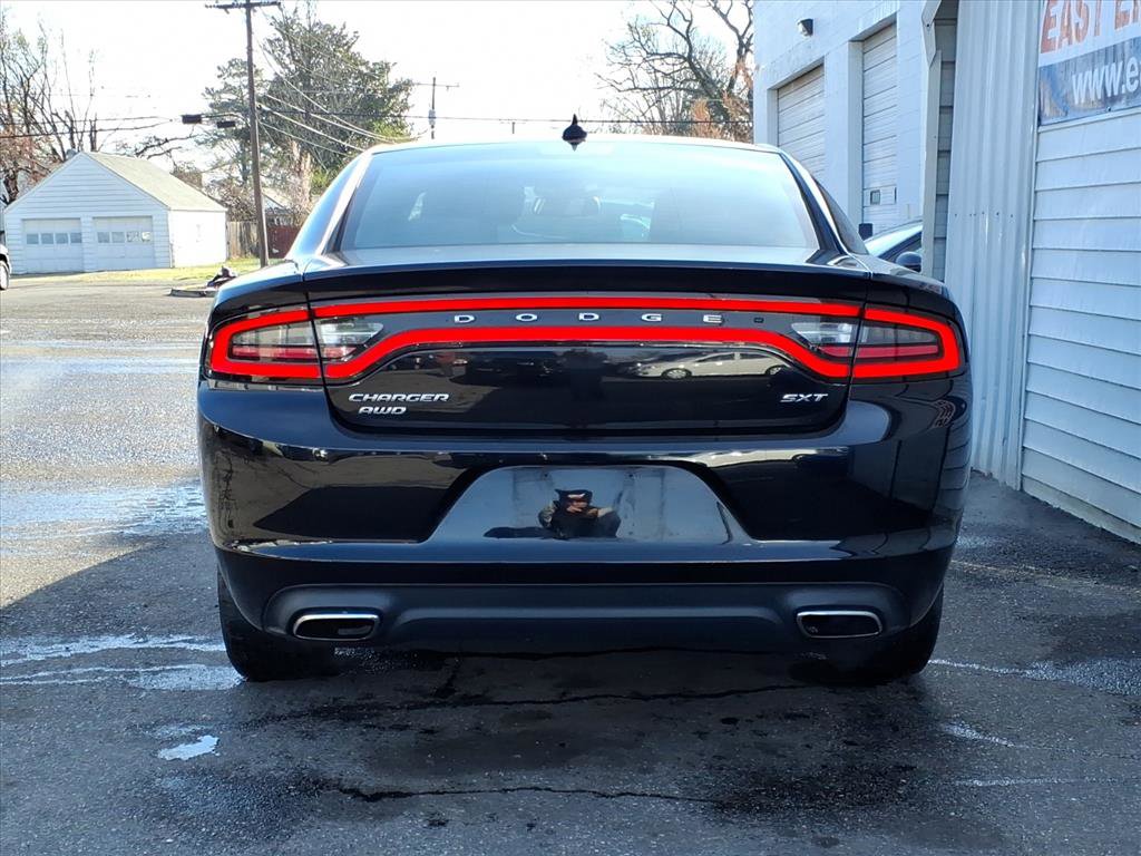 Used 2016 Dodge Charger SXT image 4