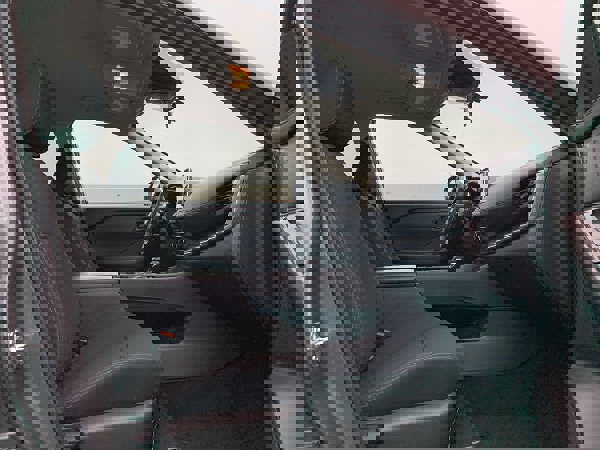 Used 2024 Nissan Rogue S image 27