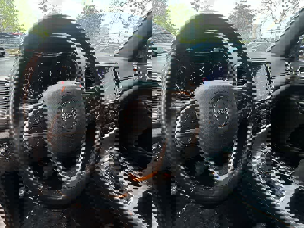 Used 2021 Jeep Grand Cherokee Laredo X AWD/4WD image 13