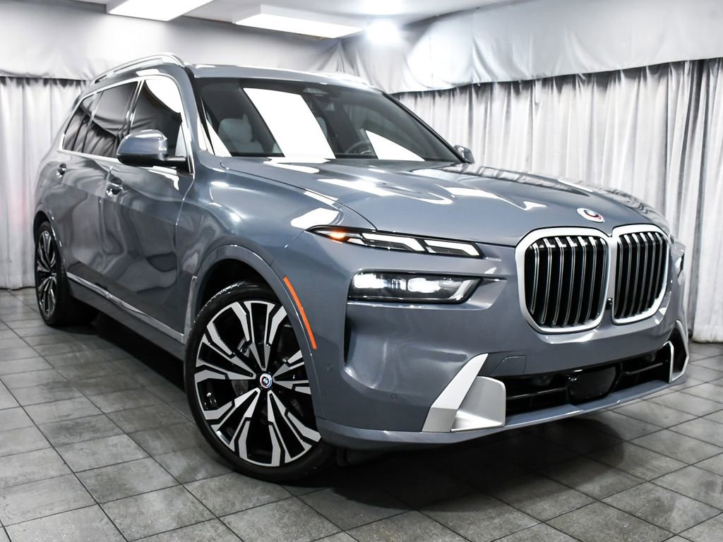 Used 2023 BMW X7 xDrive40i w/ Executive Package image 3