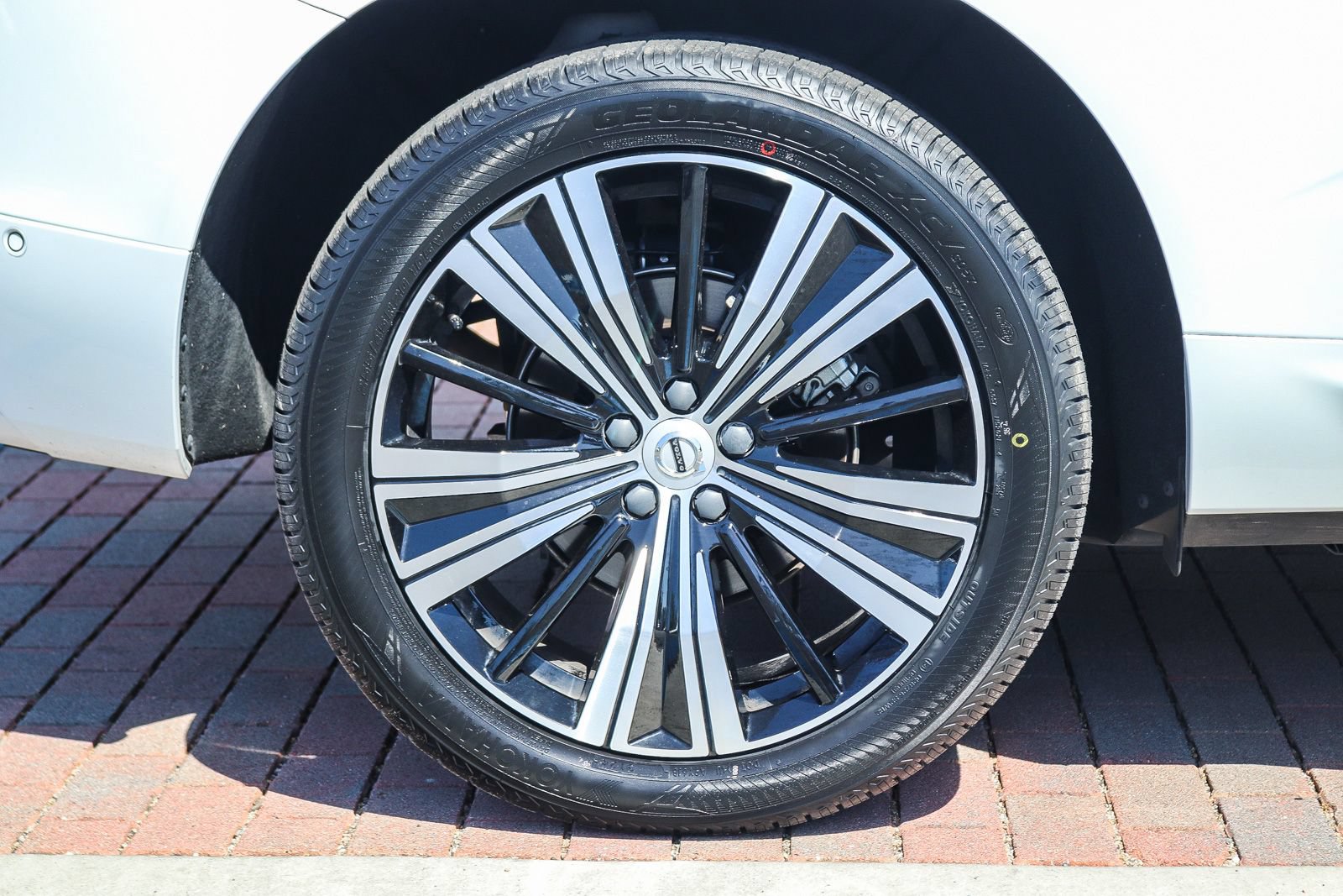 Used 2023 Volvo XC60 B5 Plus w/ Protection Package Premier FWD image 10