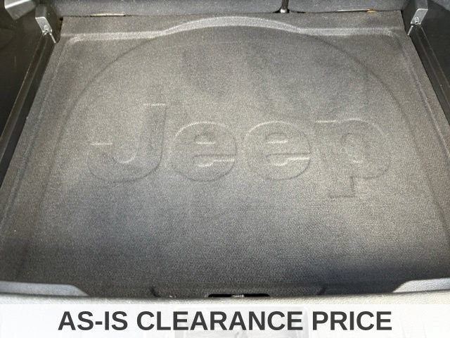 Used 2016 Jeep Renegade Latitude w/ Cold Weather Group FWD image 18