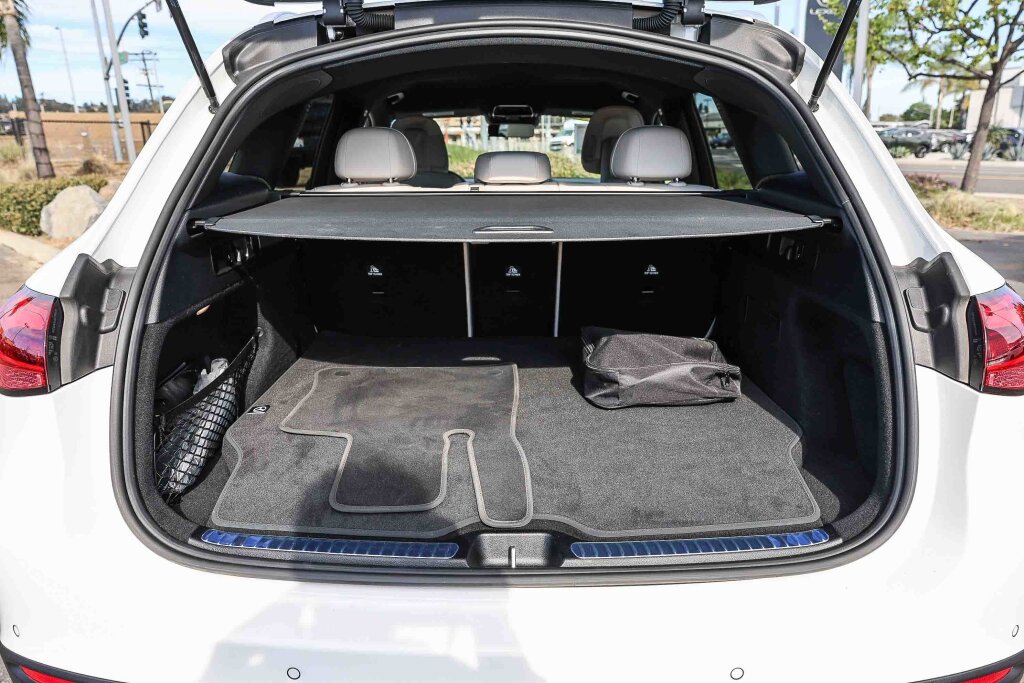 Used 2025 Mercedes-Benz GLC 350e 4MATIC image 24