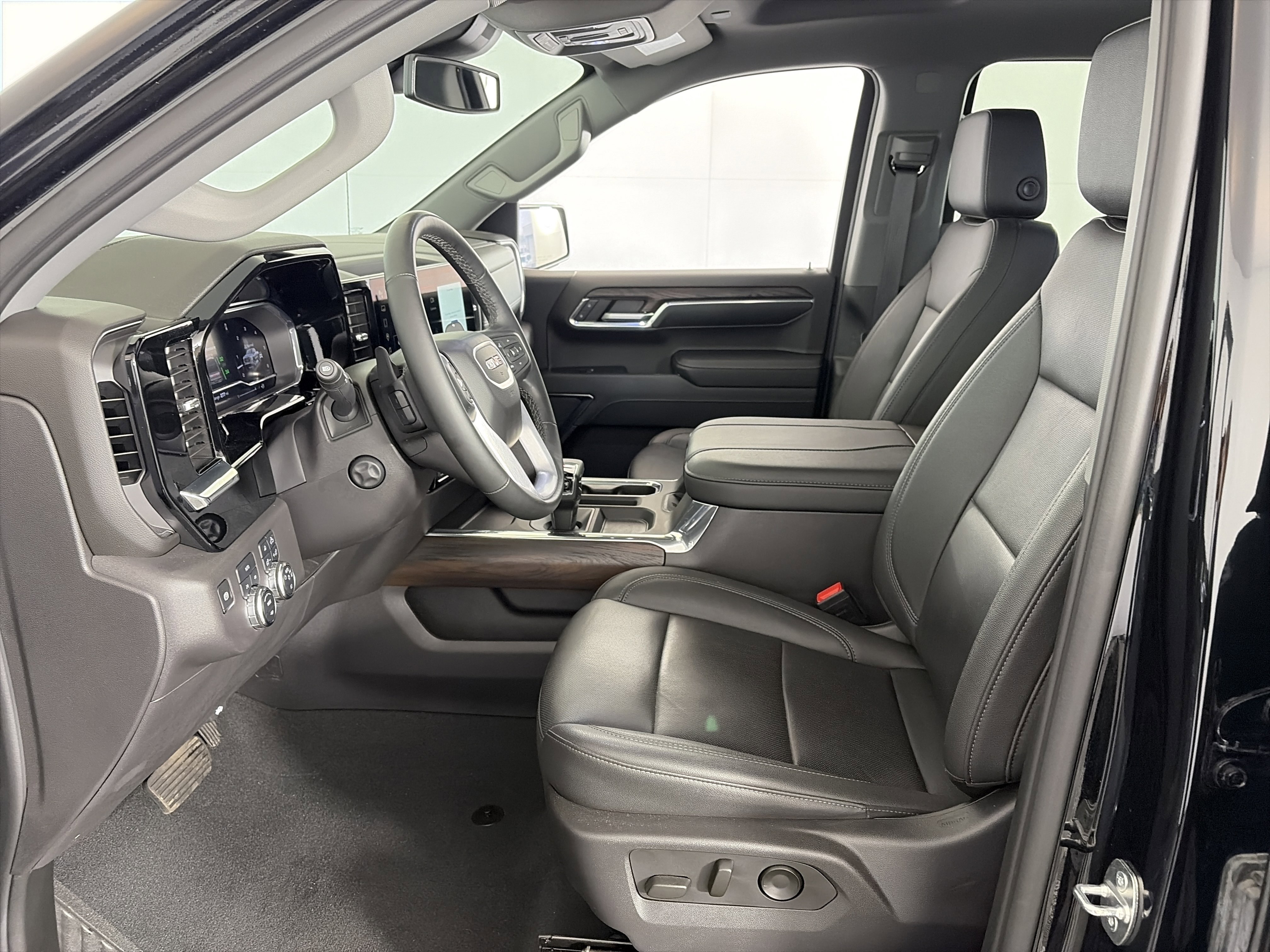 Certified 2024 GMC Sierra 1500 SLT w/ SLT Premium Plus Package AWD/4WD image 6