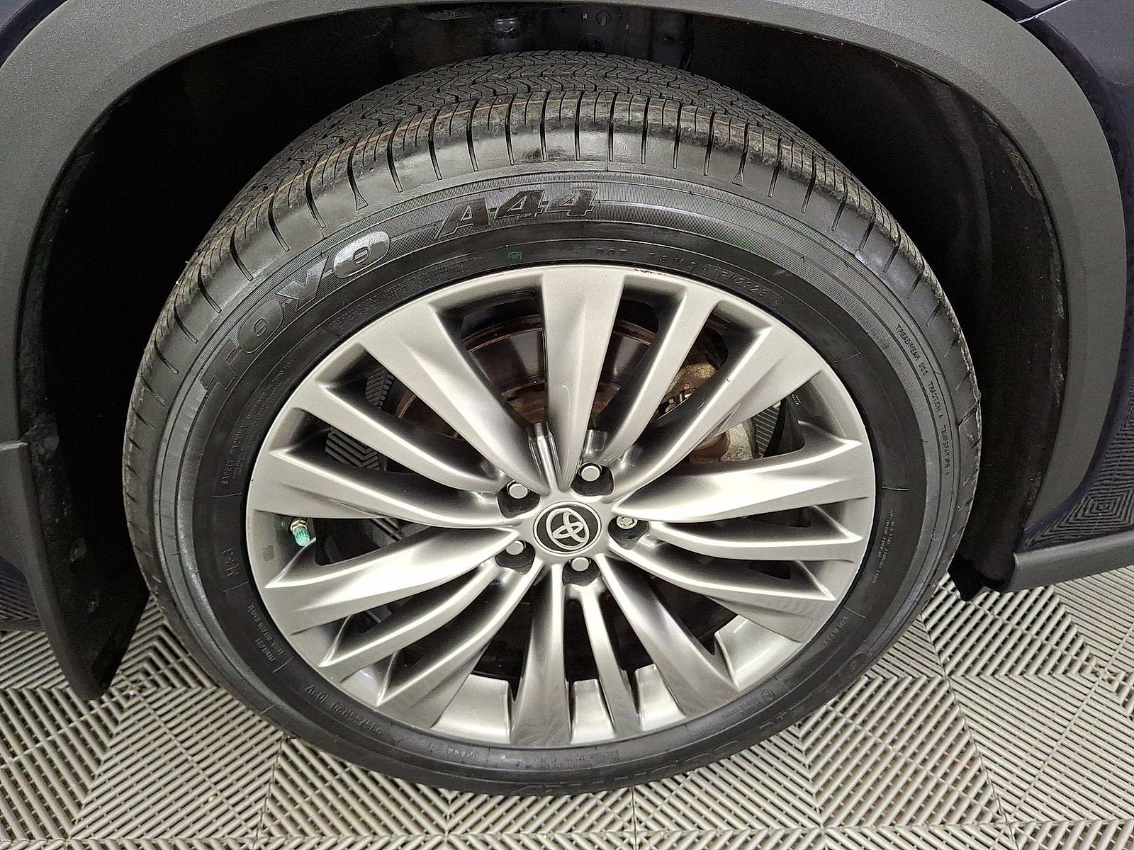 Certified 2020 Toyota Highlander Platinum AWD/4WD image 19