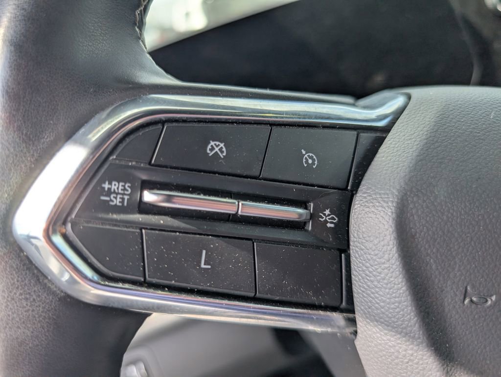 Used 2025 Chevrolet Traverse LT image 13