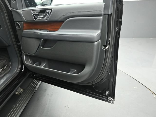 Certified 2023 Lincoln Navigator Reserve AWD/4WD image 36