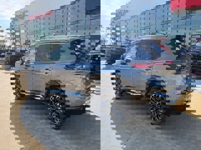 New 2026 Nissan Rogue Platinum image 3