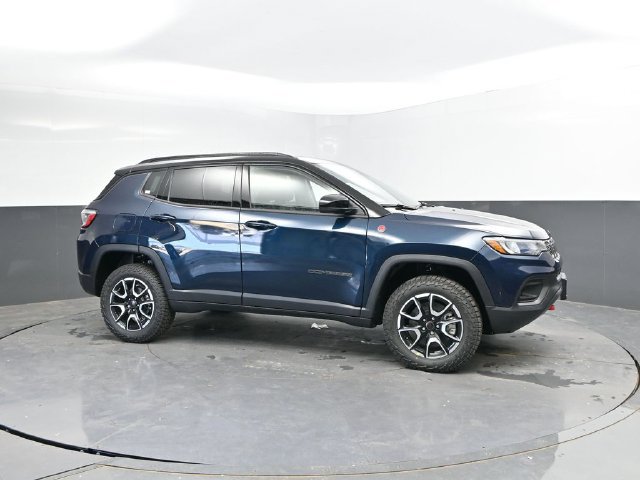 New 2026 Jeep Compass Trailhawk w/ Sun, Sound & Navigation Group AWD/4WD image 3