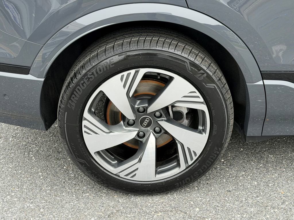 Certified 2025 Audi Q6 e-tron Premium Plus w/ Premium Plus AWD/4WD image 14