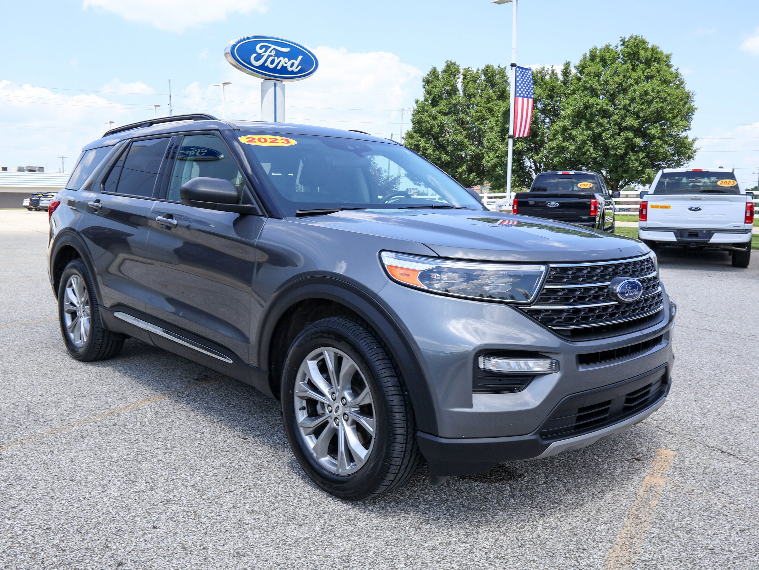Used 2023 Ford Explorer XLT w/ Equipment Group 202A AWD/4WD image 7