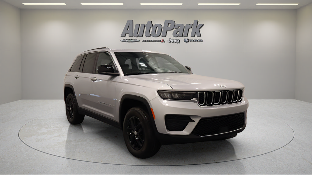 New 2026 Jeep Grand Cherokee Laredo w/ Trailer Tow Package AWD/4WD image 1