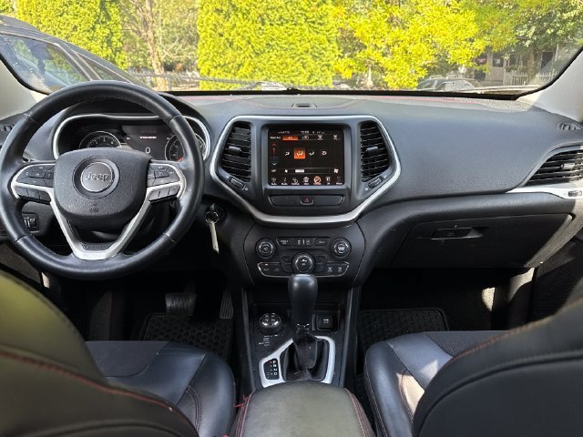 Used 2015 Jeep Cherokee Trailhawk AWD/4WD image 8