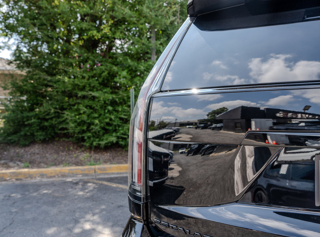 Used 2025 Cadillac Escalade V w/ LPO, ONYX Package AWD/4WD image 30