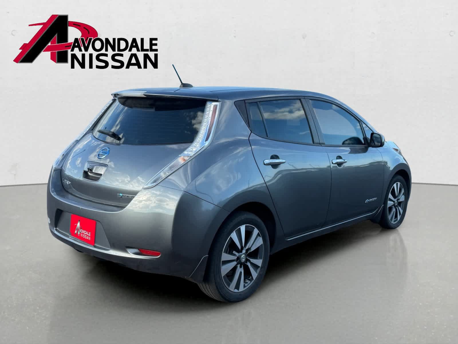Used 2015 Nissan Leaf SL FWD image 4
