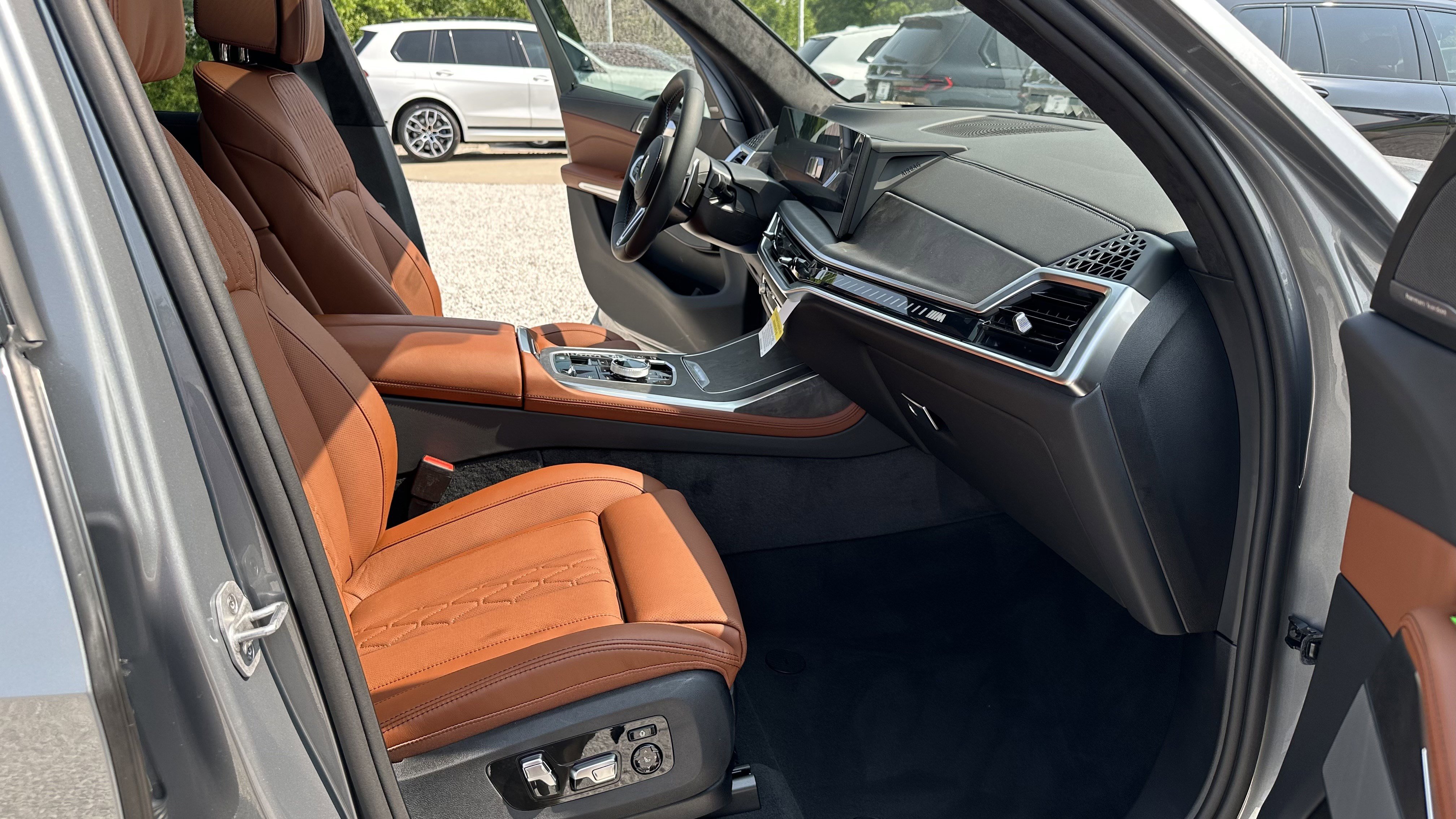 Used 2026 BMW X7 M60i image 34