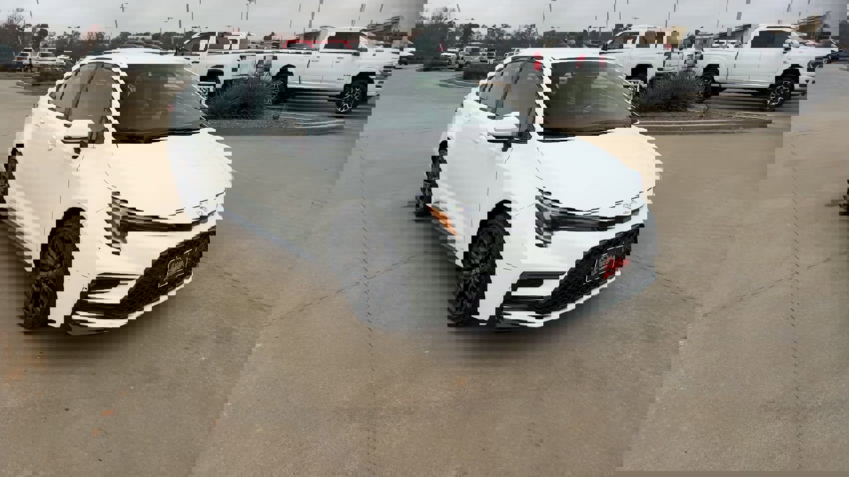 Used 2024 Toyota Corolla SE FWD image 3