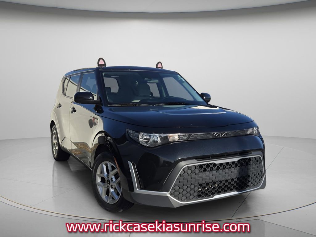 Used 2023 Kia Soul LX w/ LX Technology Package image 4