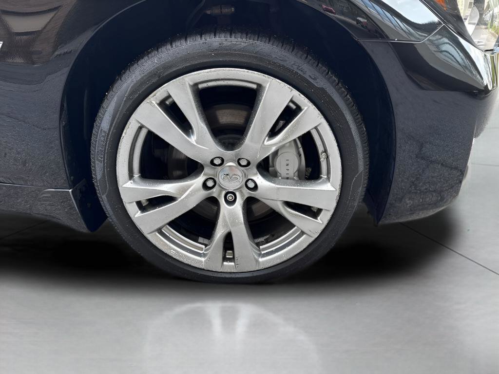 Used 2017 INFINITI Q70 L 3.7 AWD/4WD image 2