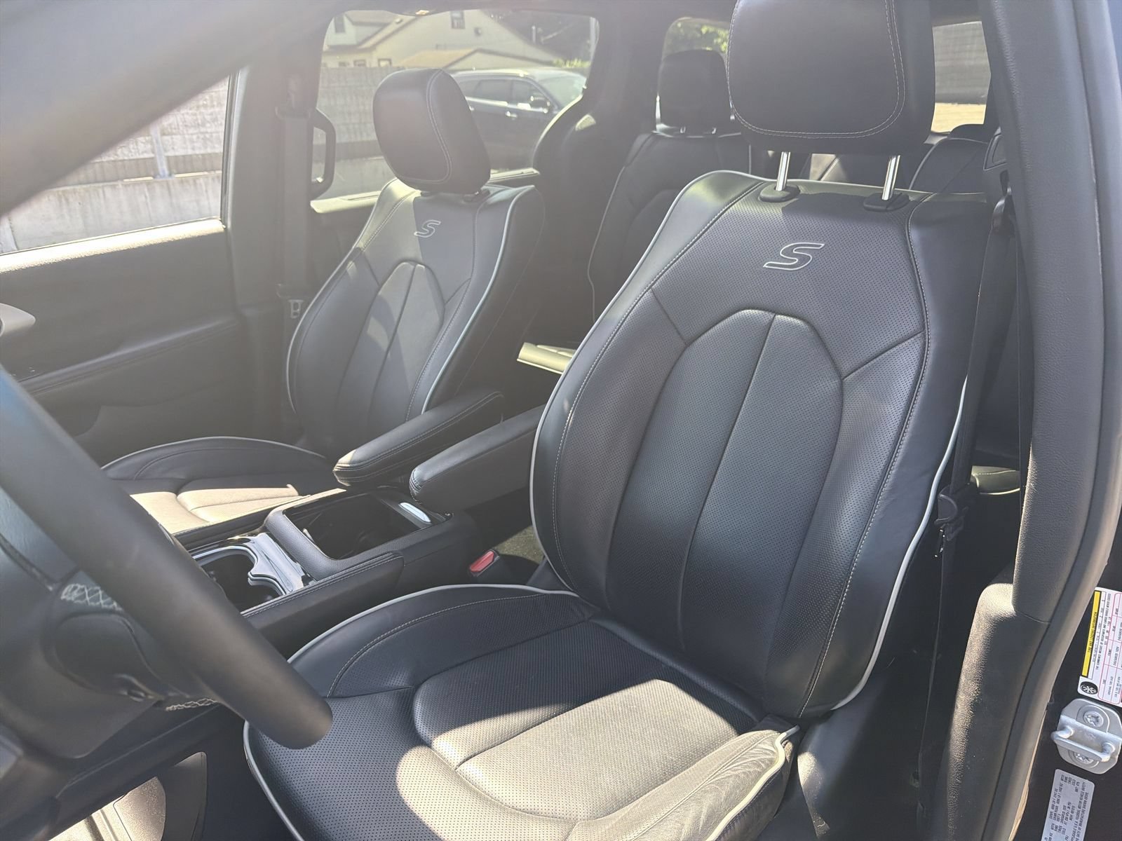Used 2026 Chrysler Pacifica Limited w/ S Appearance Package FWD image 23