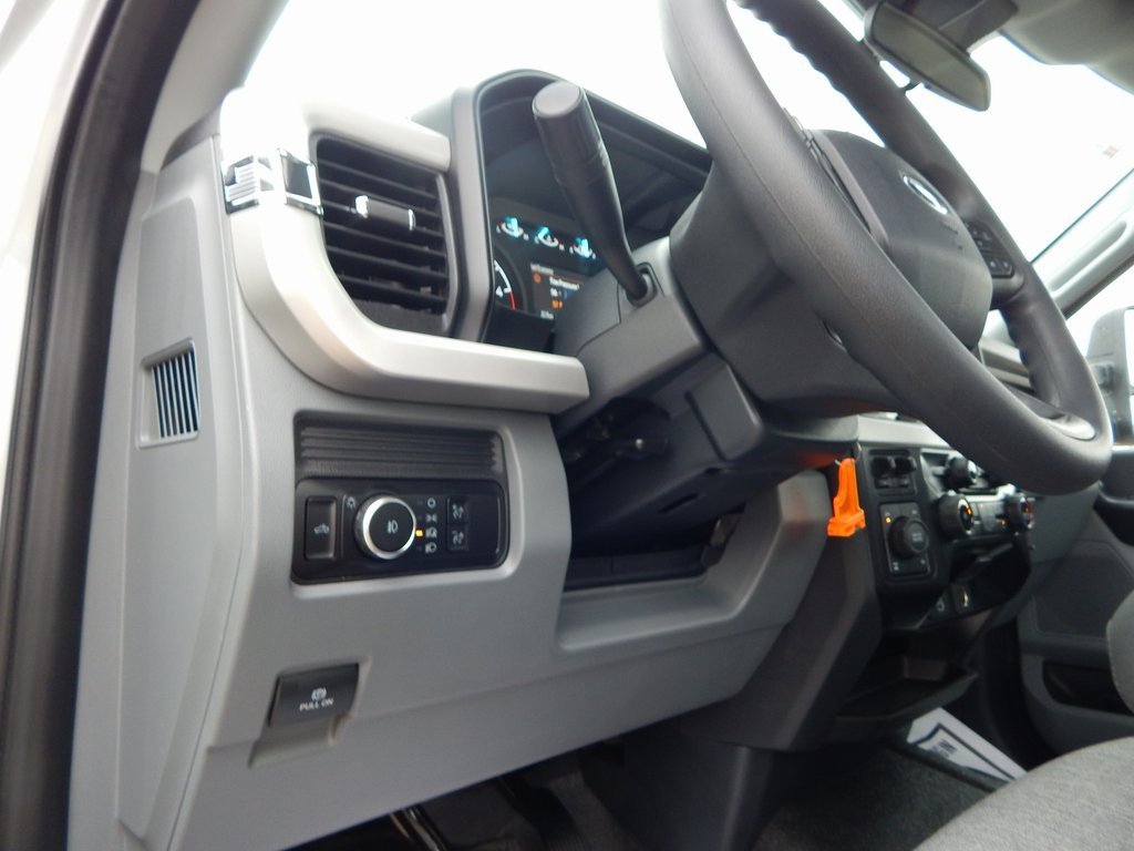 New 2025 Ford F250 4x4 Regular Cab Super Duty image 14