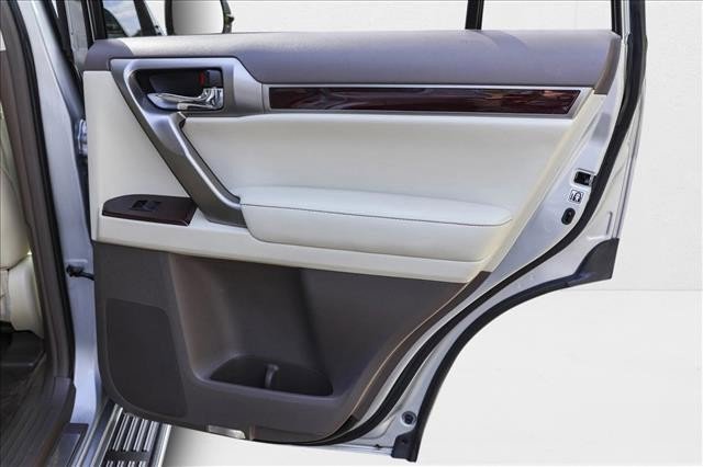 Used 2016 Lexus GX 460 image 30