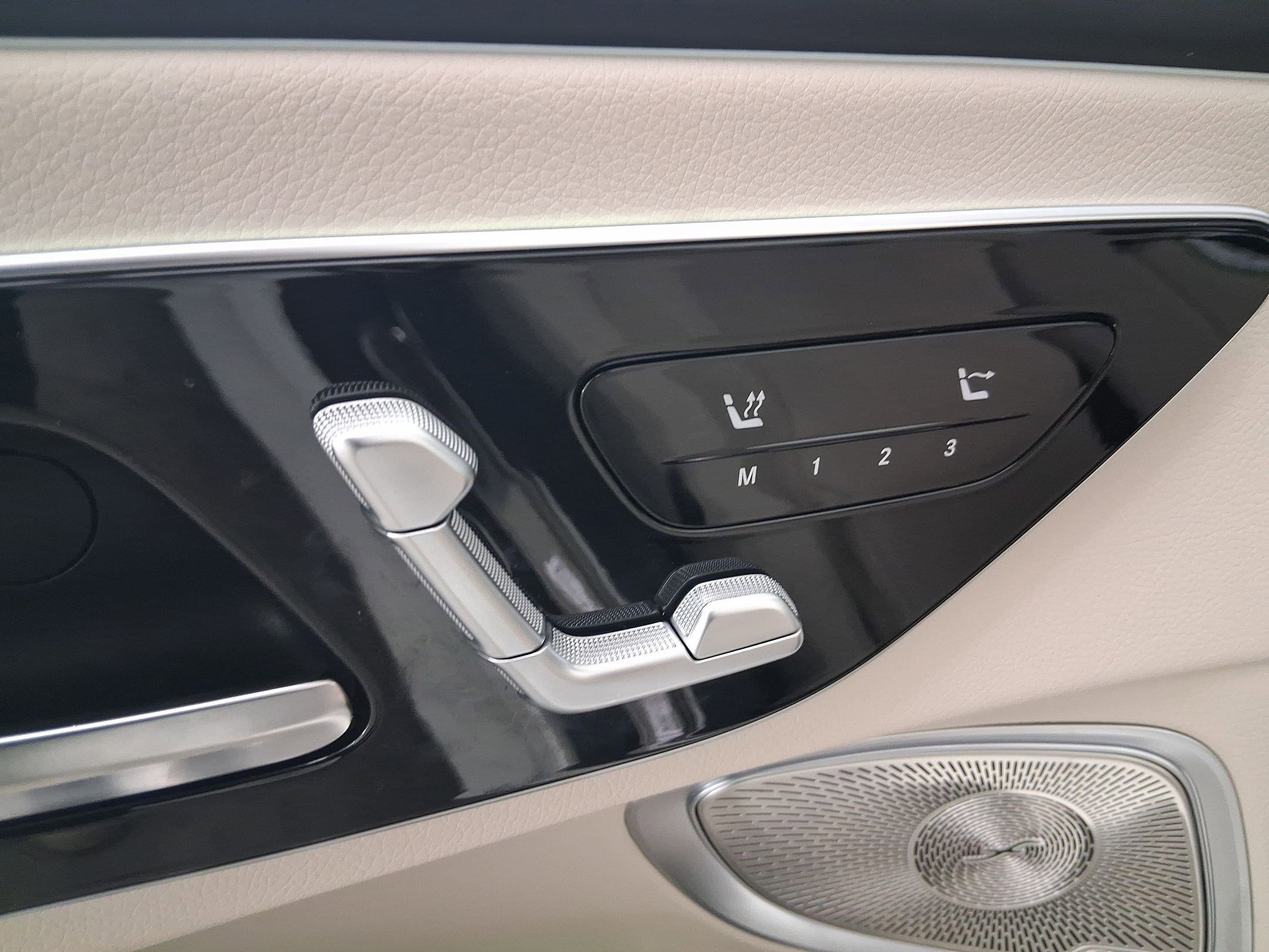 Used 2025 Mercedes-Benz CLE 300 4MATIC Cabriolet image 11