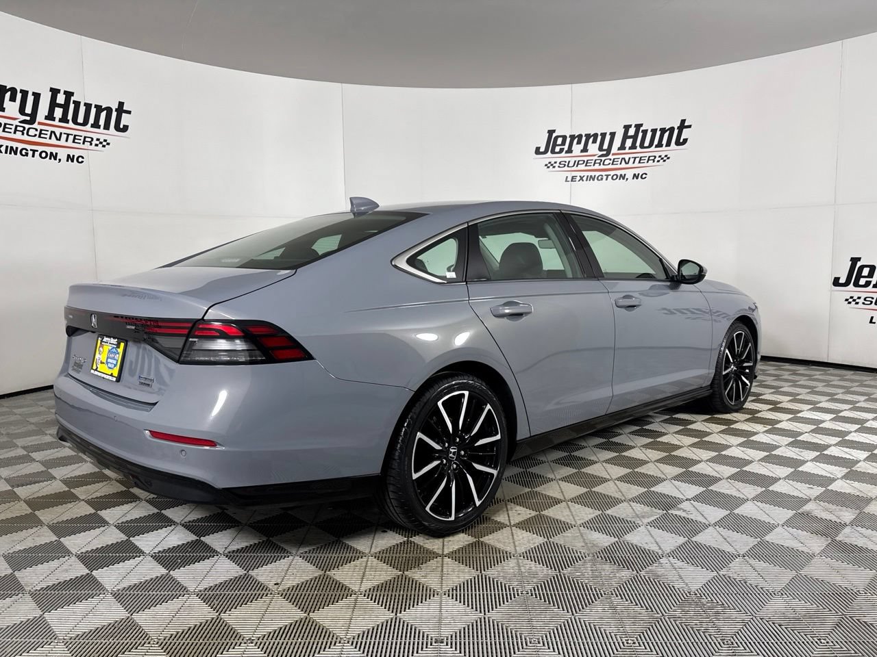 Used 2023 Honda Accord Touring image 4