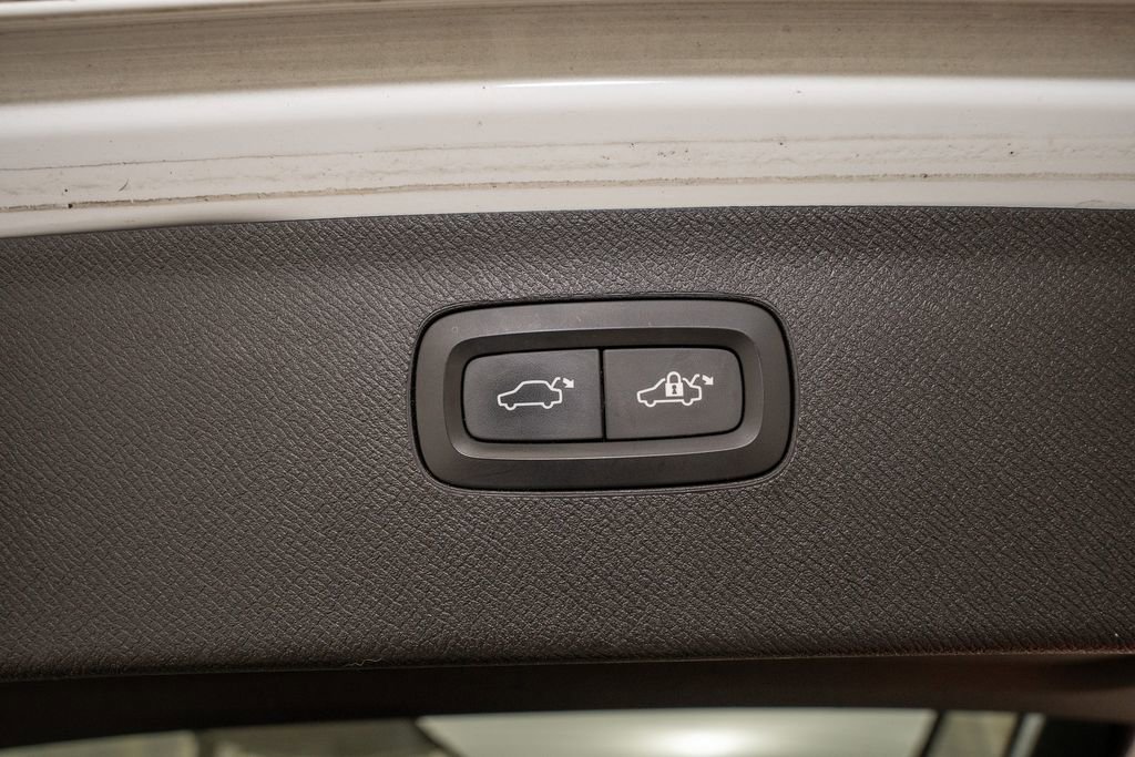 Used 2019 Volvo XC90 T6 Momentum w/ Protection Package Premier image 7