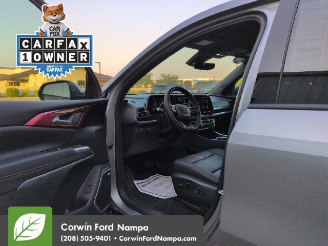 Used 2024 Chevrolet Traverse RS AWD/4WD image 9