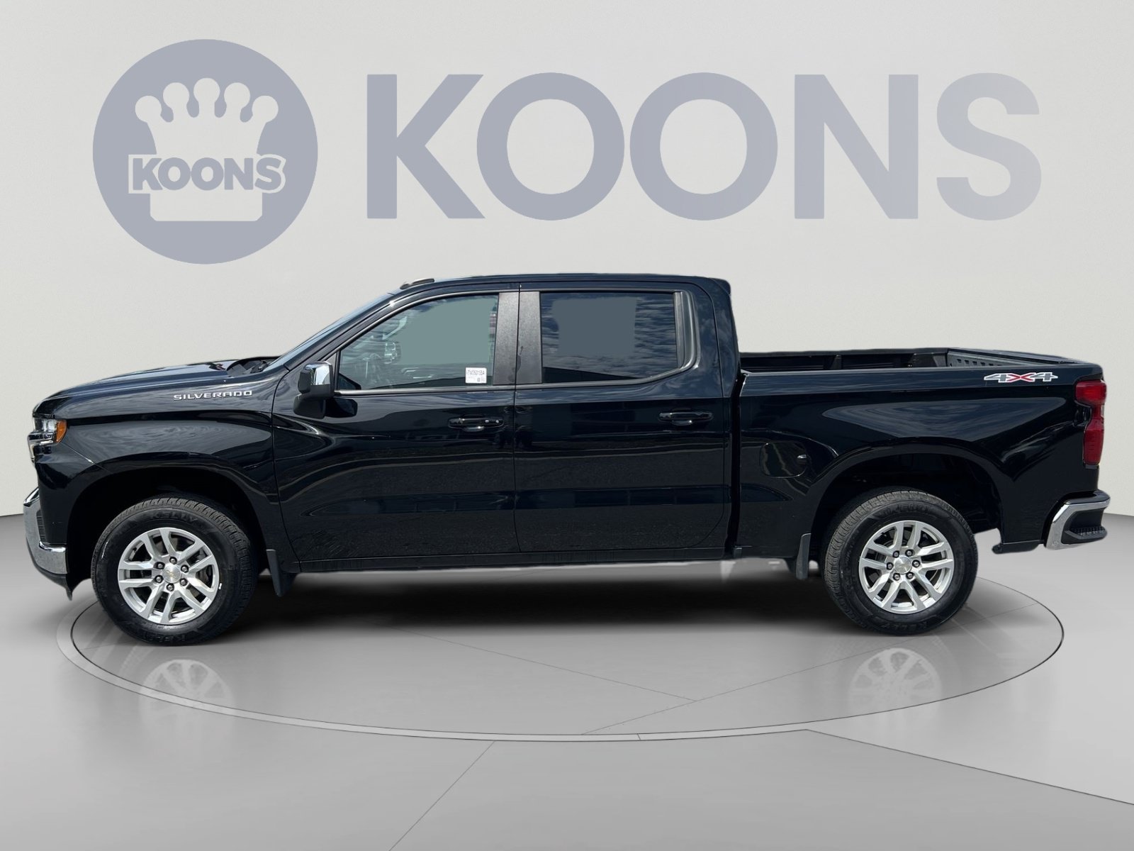 Used 2021 Chevrolet Silverado 1500 LT w/ Convenience Package II AWD/4WD image 2