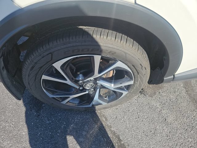 Used 2019 Toyota C-HR XLE FWD image 10