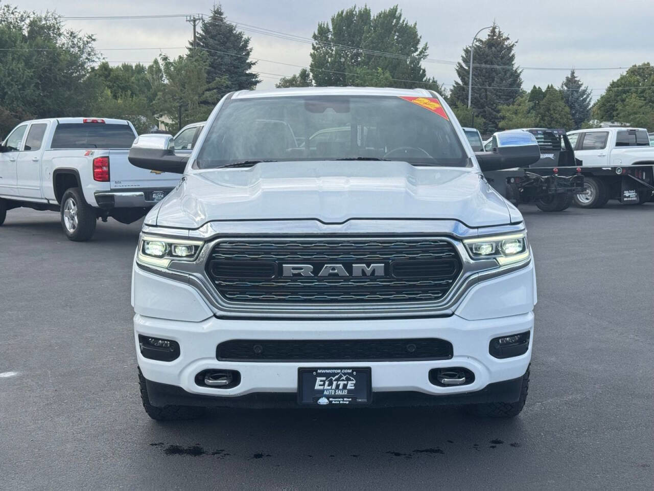 Used 2022 RAM 1500 Limited w/ Body-Colour Bumper Group image 2