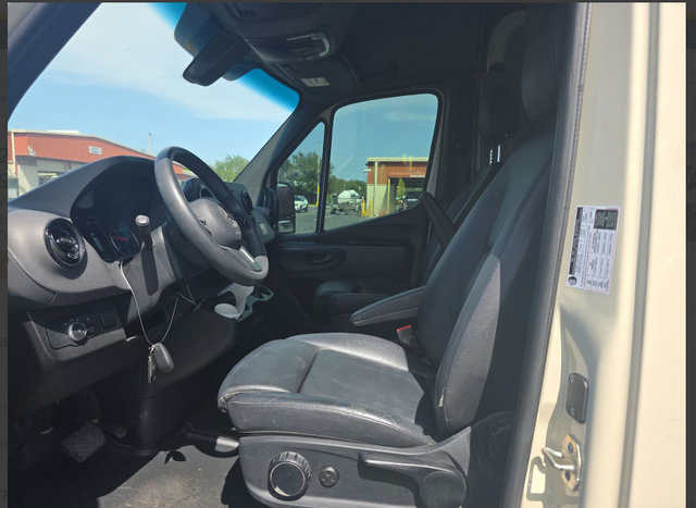 Used 2024 Mercedes-Benz Sprinter 2500 image 6