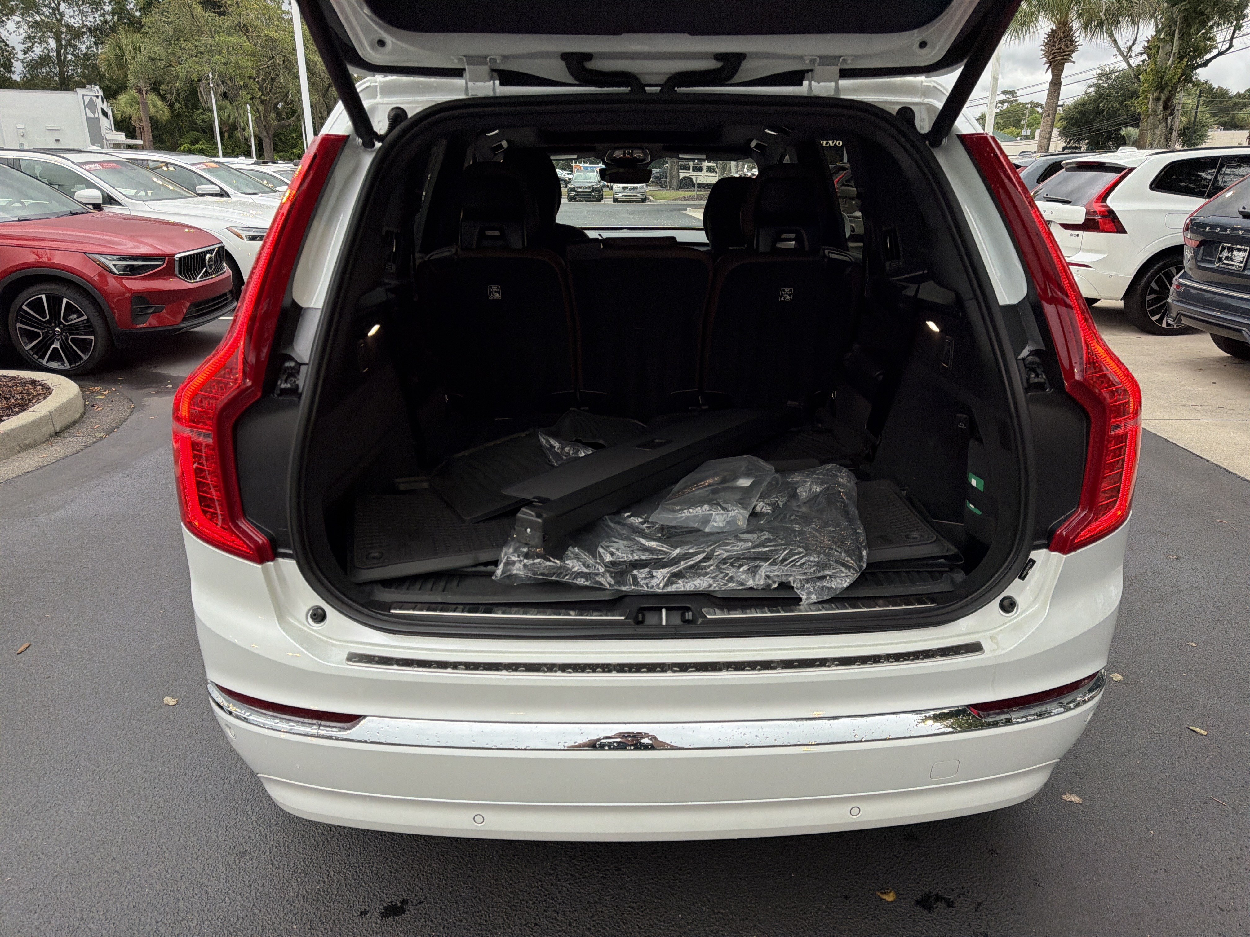 Certified 2024 Volvo XC90 T8 Plus w/ Protection Package Premier AWD/4WD image 34