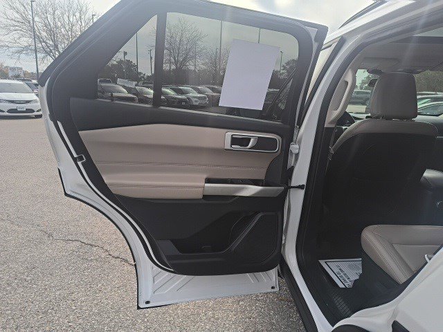 Used 2020 Ford Explorer XLT w/ Equipment Group 202A image 13