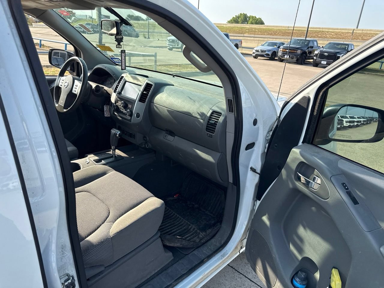 Used 2019 Nissan Frontier SV w/ Value Truck Package RWD image 14