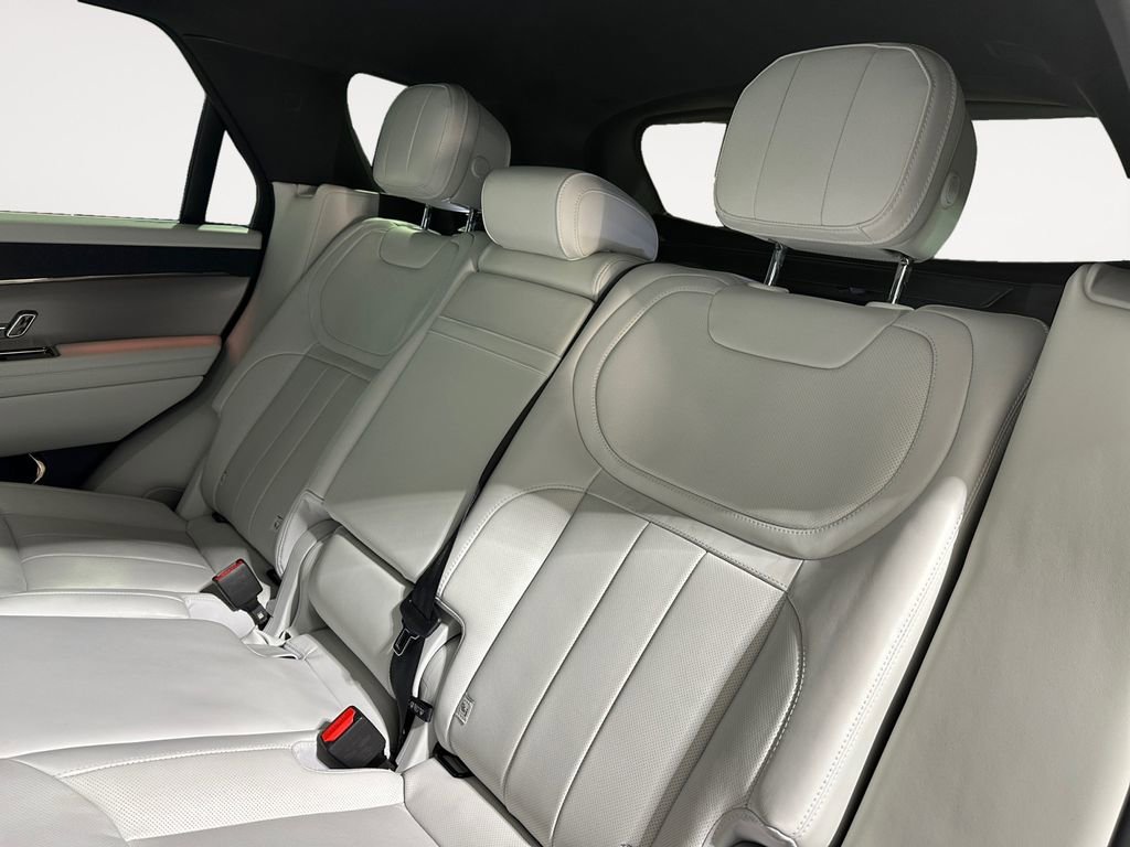Used 2024 Land Rover Range Rover Sport SE AWD/4WD image 13