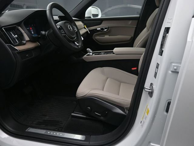 Used 2026 Volvo XC90 B6 Plus w/ Protection Package Premier AWD/4WD image 17