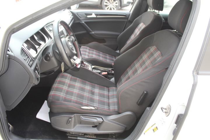 Used 2016 Volkswagen Golf S image 29