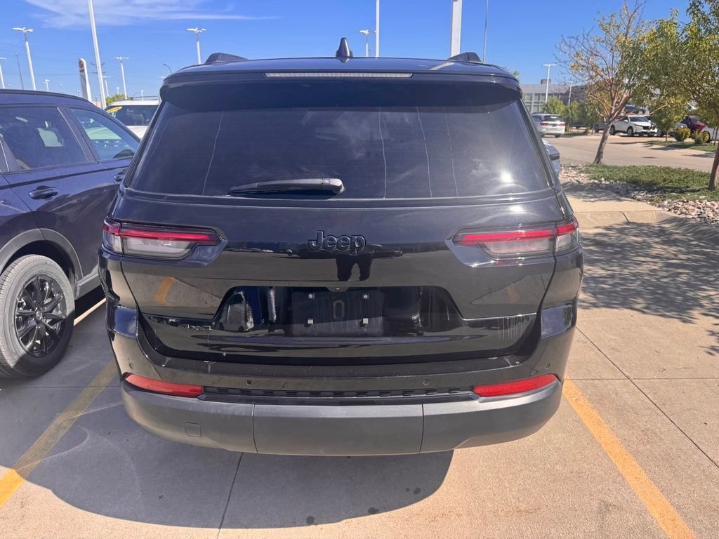 Used 2023 Jeep Grand Cherokee L Altitude AWD/4WD image 5
