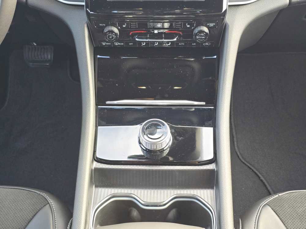 New 2025 Jeep Grand Cherokee L Altitude image 13