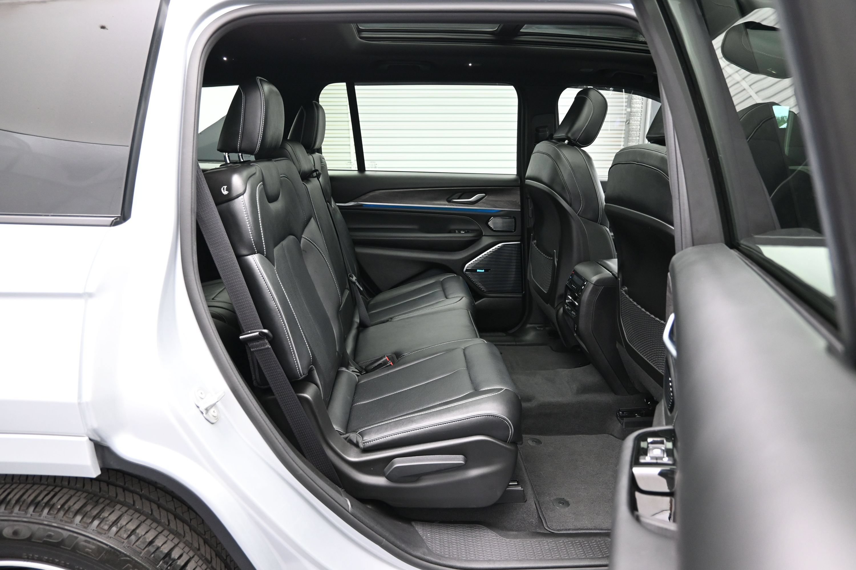 Used 2022 Jeep Grand Cherokee L Overland AWD/4WD image 12