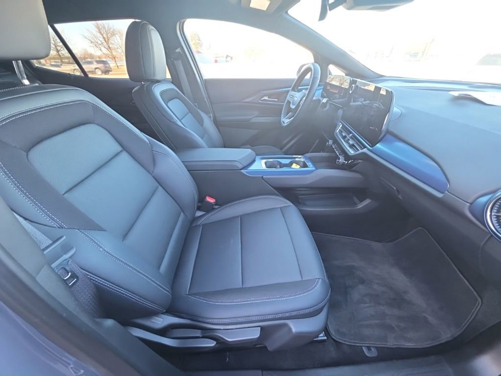 Used 2025 Chevrolet Equinox EV LT w/ Convenience Package image 21