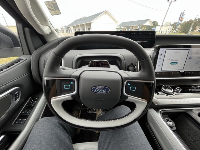 New 2025 Ford Expedition Platinum image 14