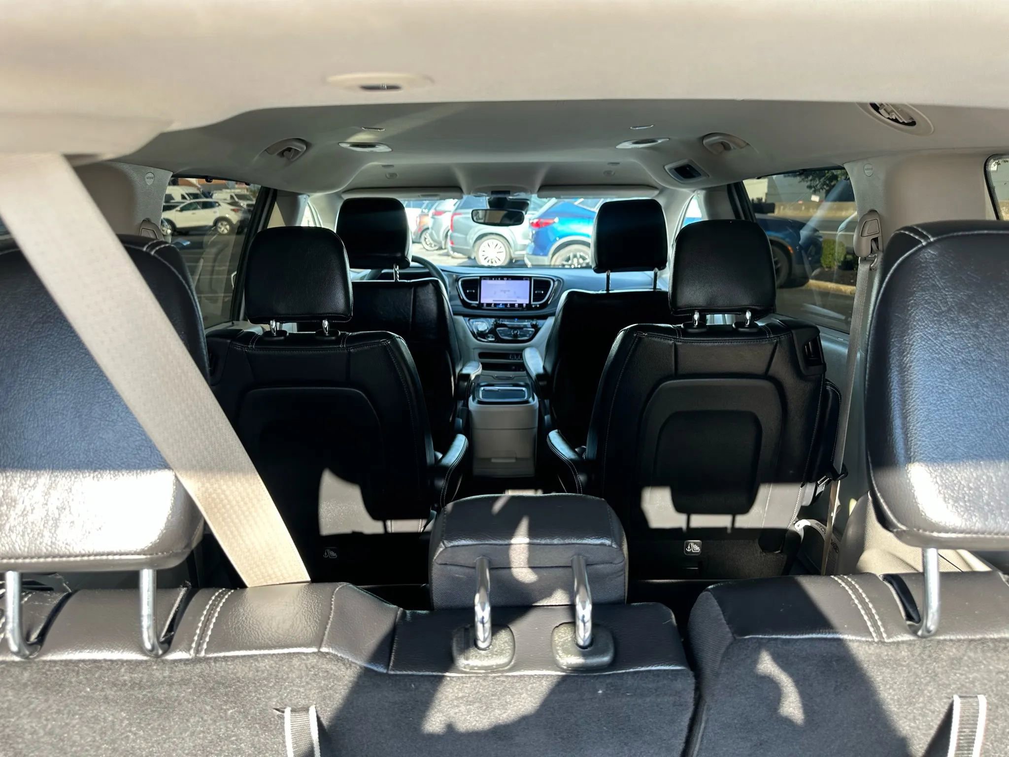 Used 2022 Chrysler Pacifica Touring-L image 8