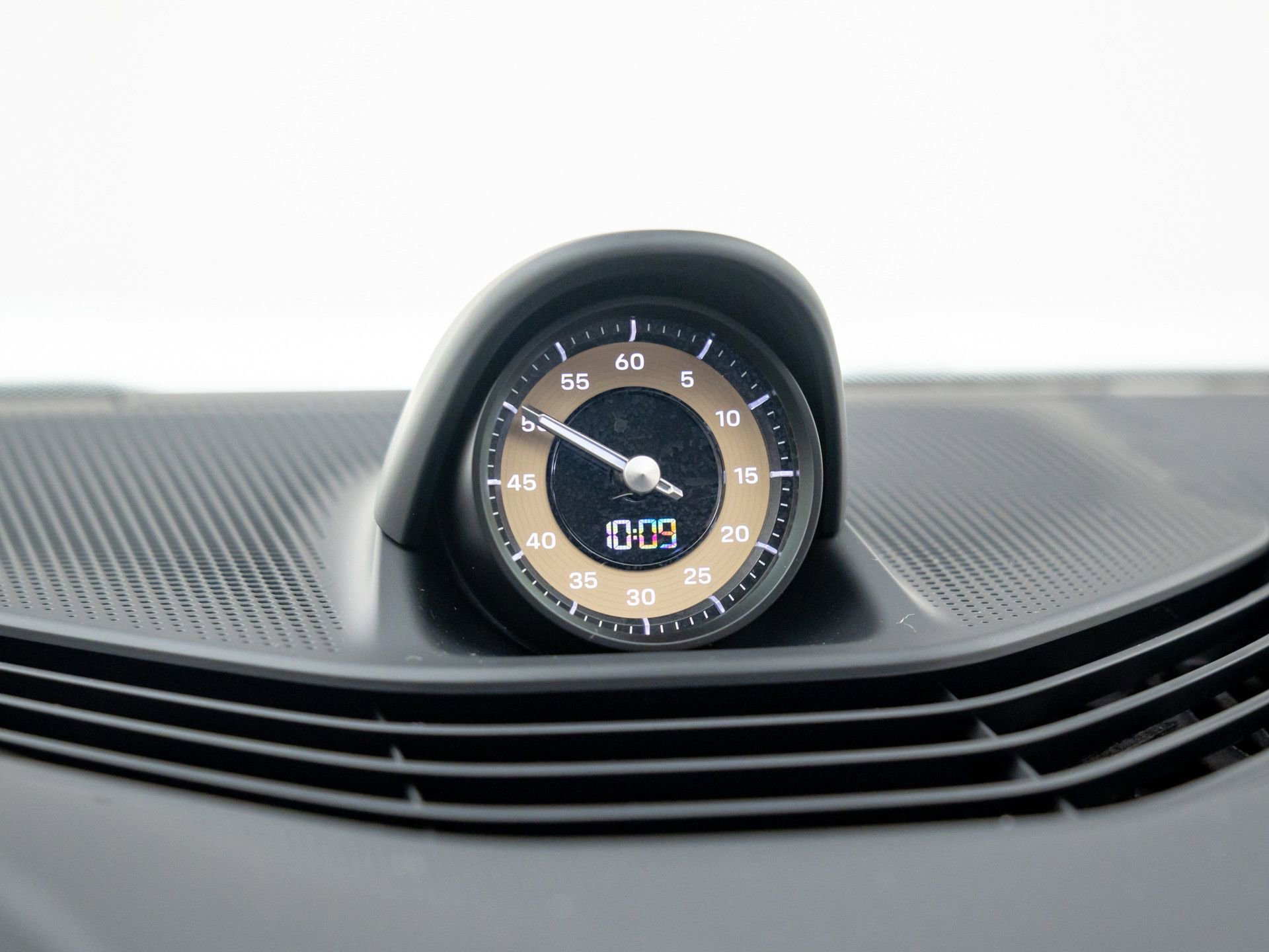 New 2025 Porsche Taycan image 30